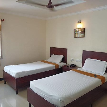 Sky Park Hotels Tirupur Kültér fotó