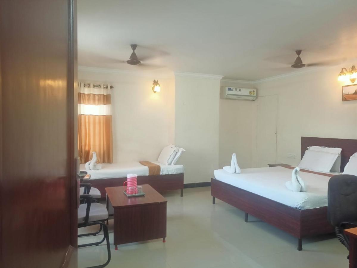 Sky Park Hotels Tirupur Kültér fotó